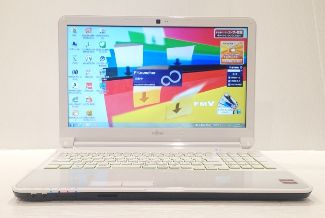 富士通 LIFEBOOK AH53/G AMD-A4 3305M 1.9GHz / メモリ:4GB / HDD