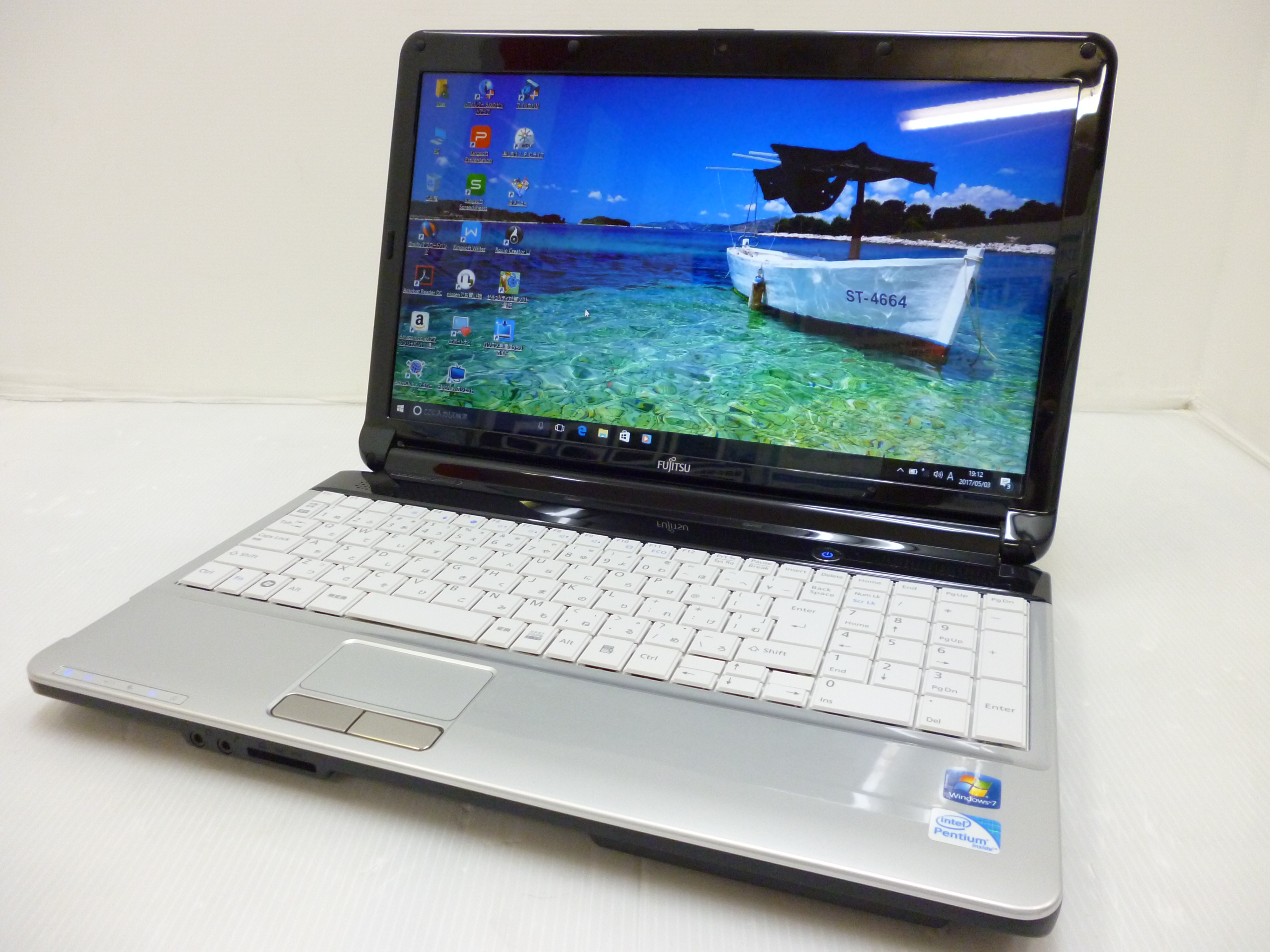 富士通 LIFEBOOK AH530/2B CPU:Pentium P6100 2.0GHz/メモリ:4GB/HDD