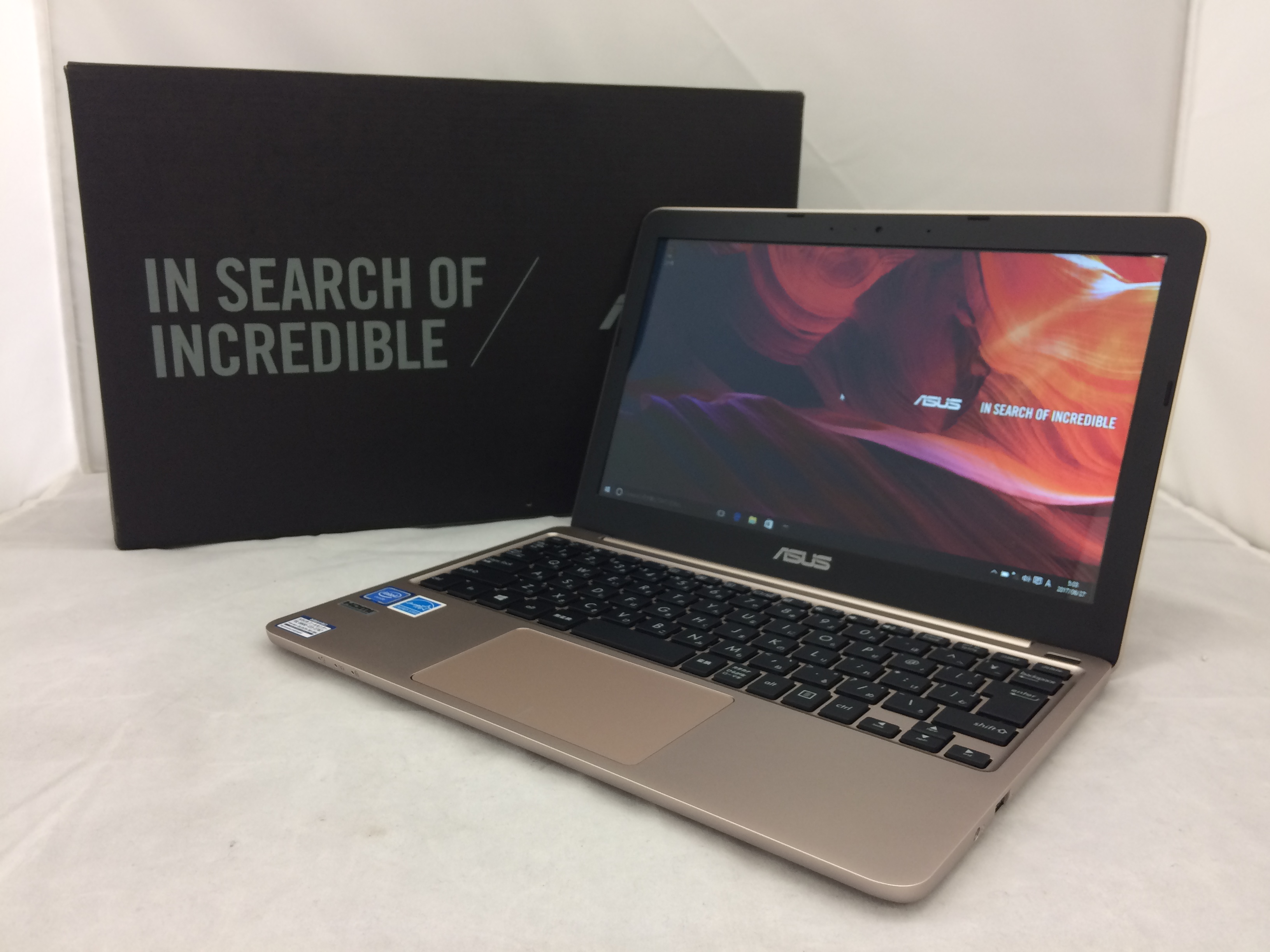 ASUS VivoBook R209HA-FD0015T CPU:Atom x5-Z8300 1.44GHz / メモリ