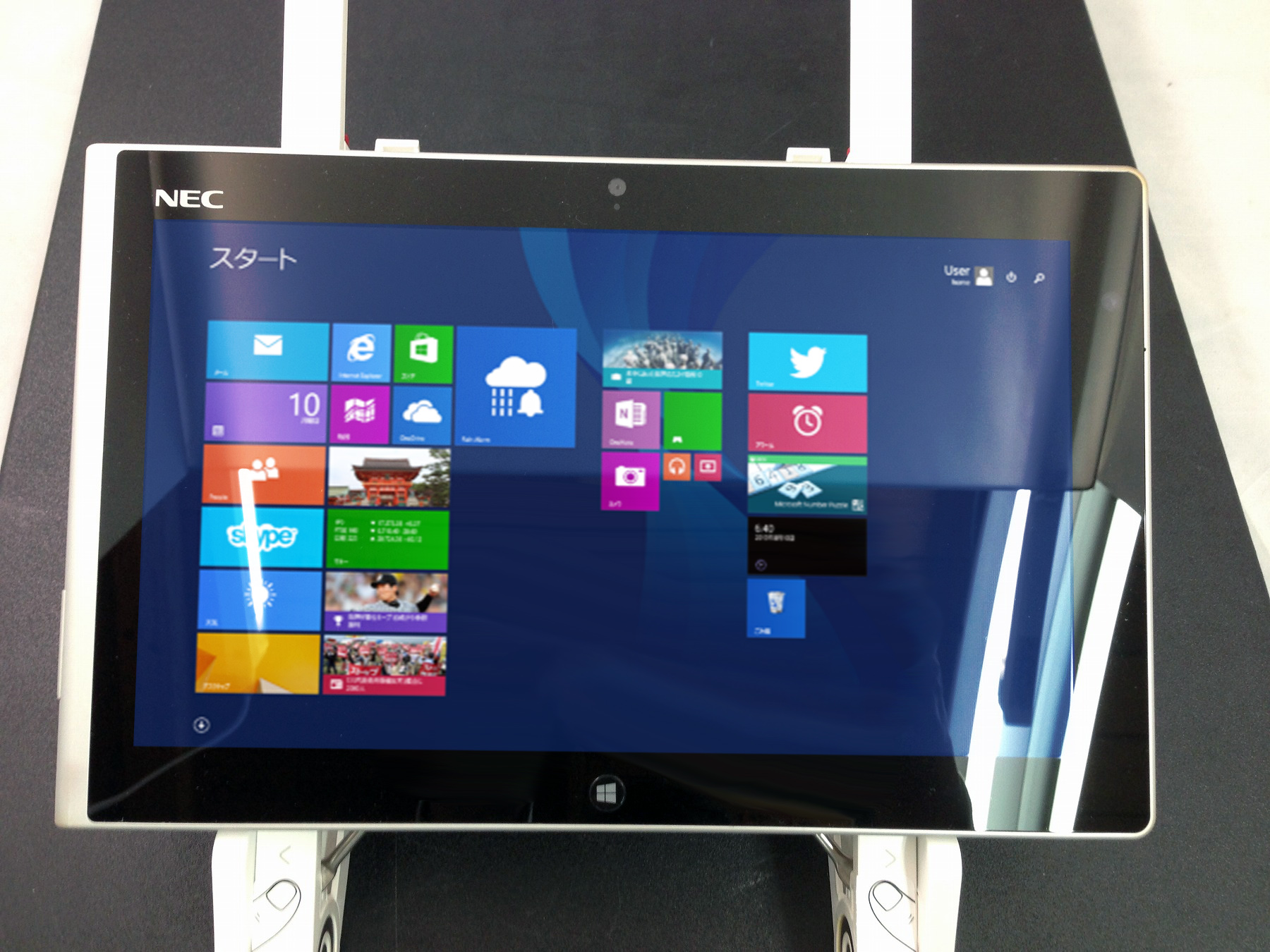 NEC LaVie Tab TW710/M CPU：Atom Z2760 1.8GHz/メモリ：2GB