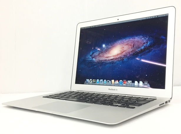 Apple MacBook Air A1466 CPU： Core i5 4250U 1.3GHz/メモリ：8GB/SSD