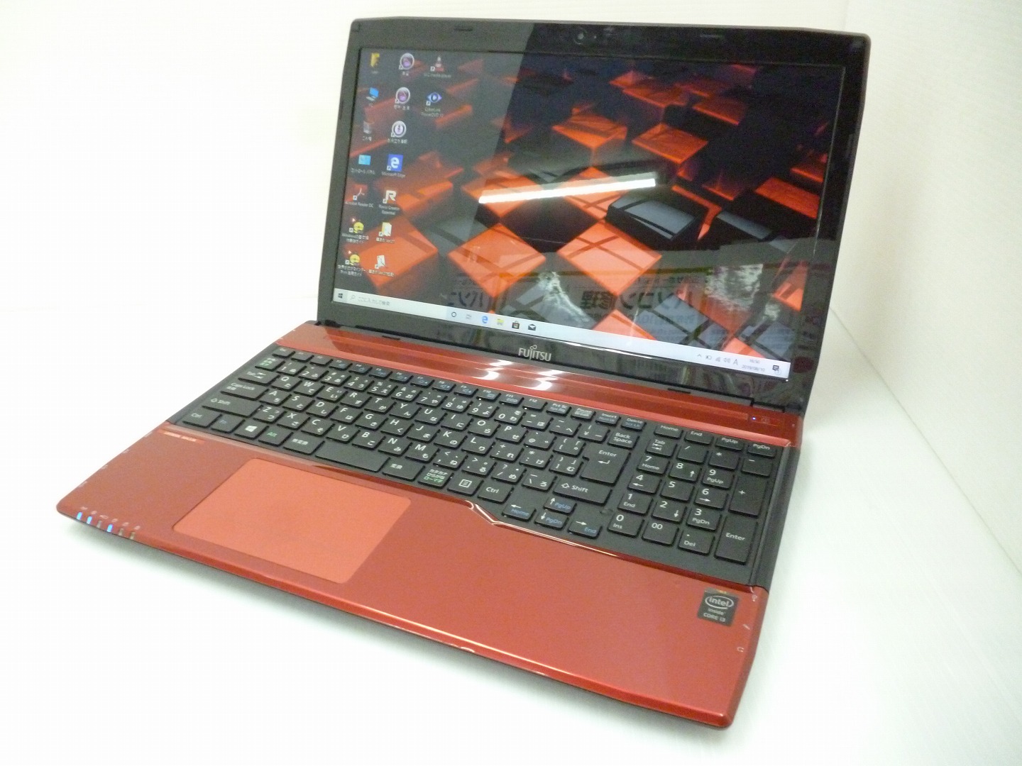 スタイリッシュなノートパソコン 富士通 LIFEBOOK AH45/M