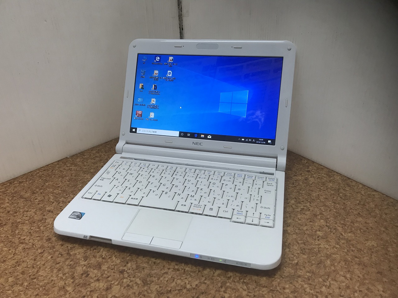 NEC LAVIE Light BL130 CPU:Atom N450 1,66GHz / メモリ：2GB / SSD