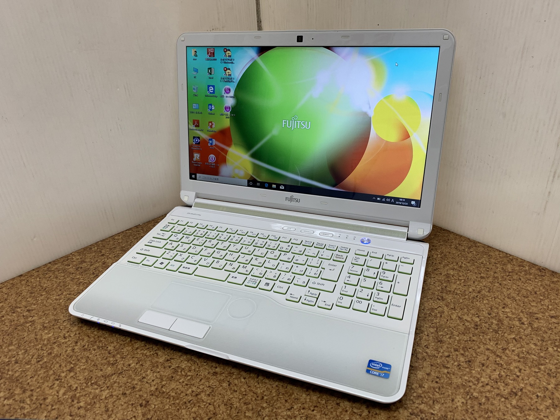 富士通 LIFEBOOK AH55/H CPU：Core i7 3610QM 2.3GHz / メモリ：4GB / SSD 480GB