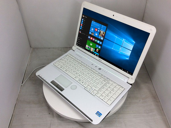 富士通 LIFEBOOK AH56/C CPU： Core i5 2520M 2.5GHz/メモリ：4GB/SSD