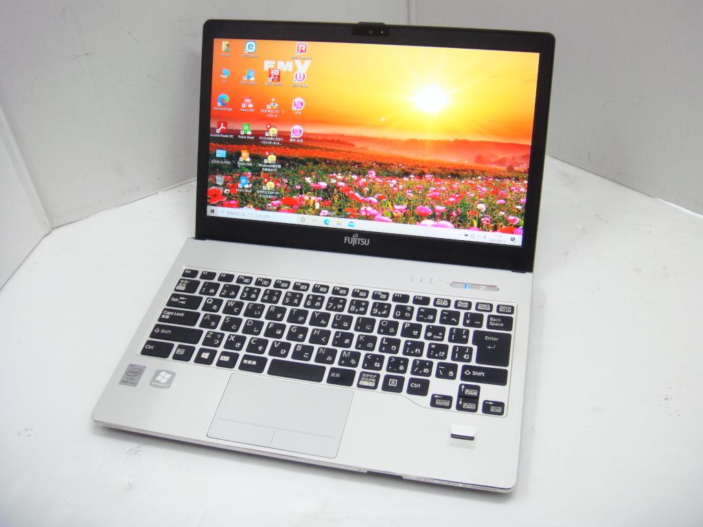 富士通 LIFEBOOK S904/J CPU：Corei5-4300U 1.9GHz / メモリ：4GB