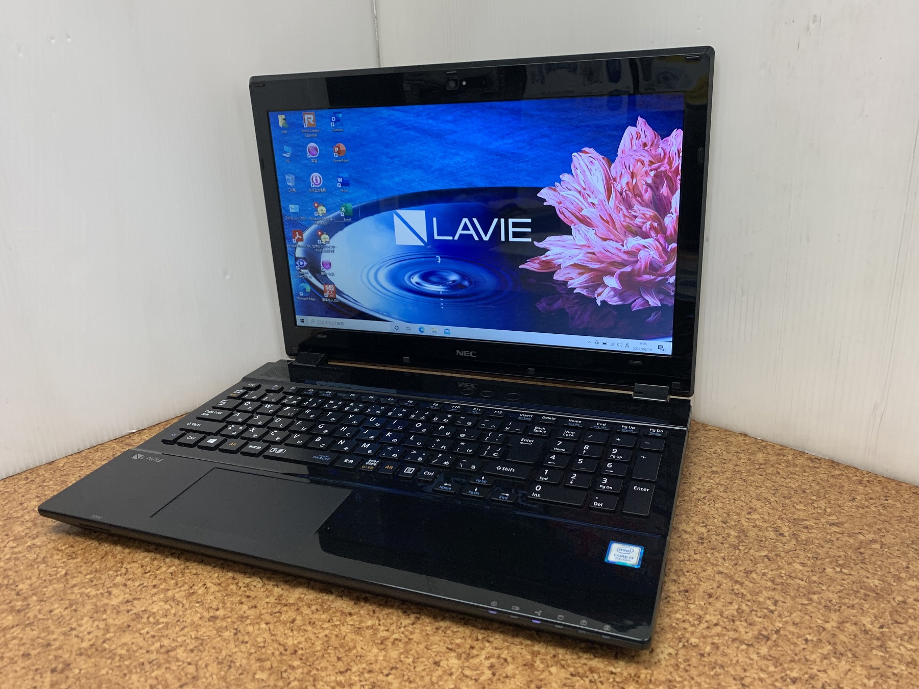 NEC LaVie NS350/F CPU：Core i3 7100U 2.4GHz / メモリ：8GB / SSD