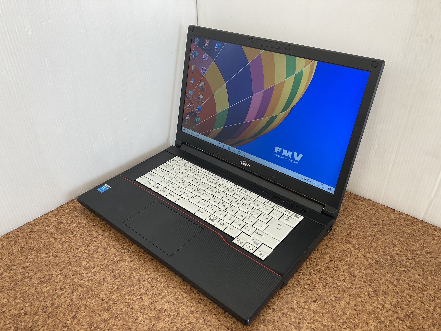 富士通 LIFEBOOK A574/M CPU：Core i5 4210M 2.6GHz / メモリ：4GB