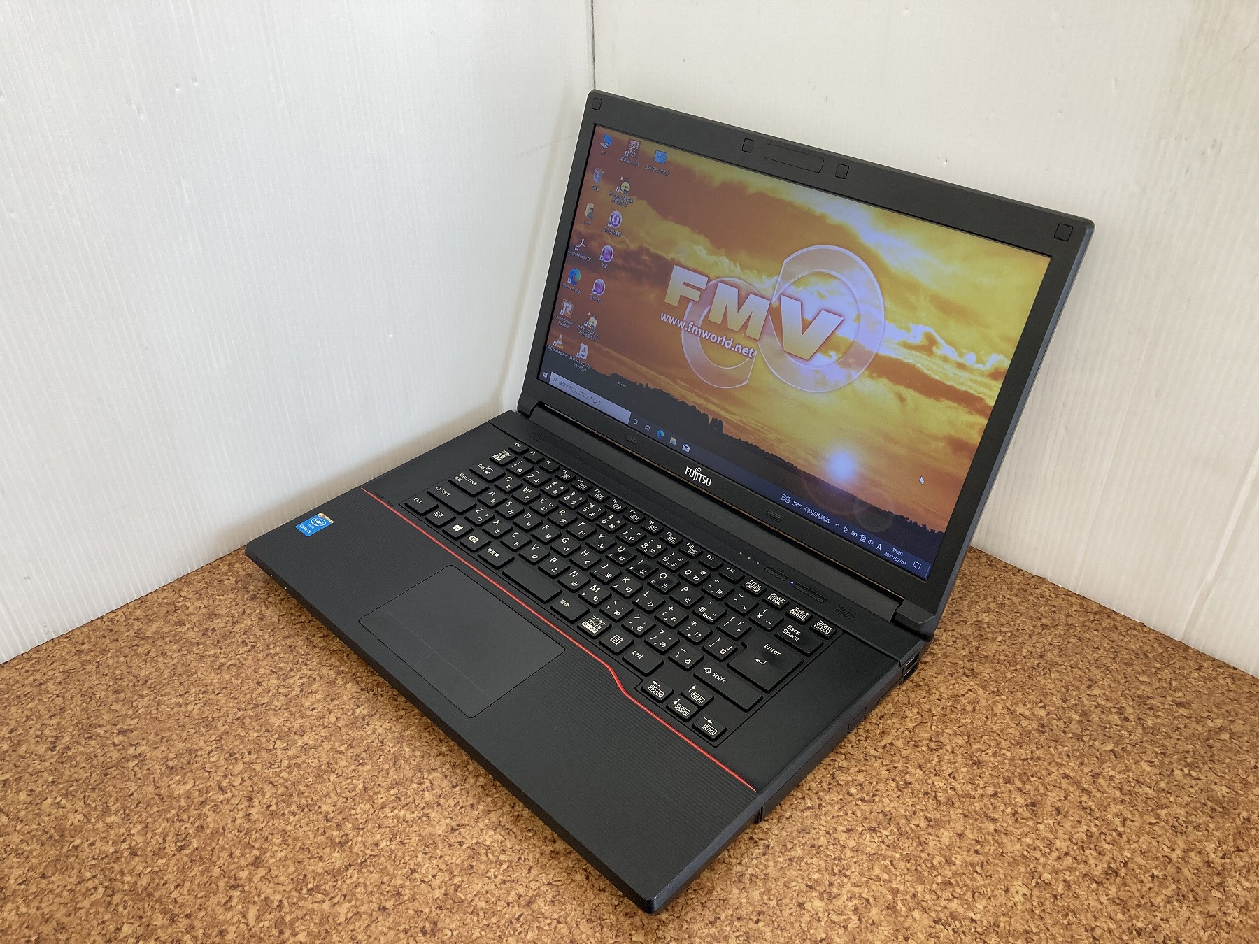 富士通 LIFEBOOK A574/H CPU：Core i5 4300M 2.6GHz / メモリ：8GB