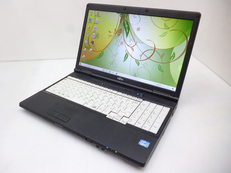 富士通 LIFEBOOK A572/F CPU:Core i5-3320M 2.6GHz/メモリ:8GB/SSD