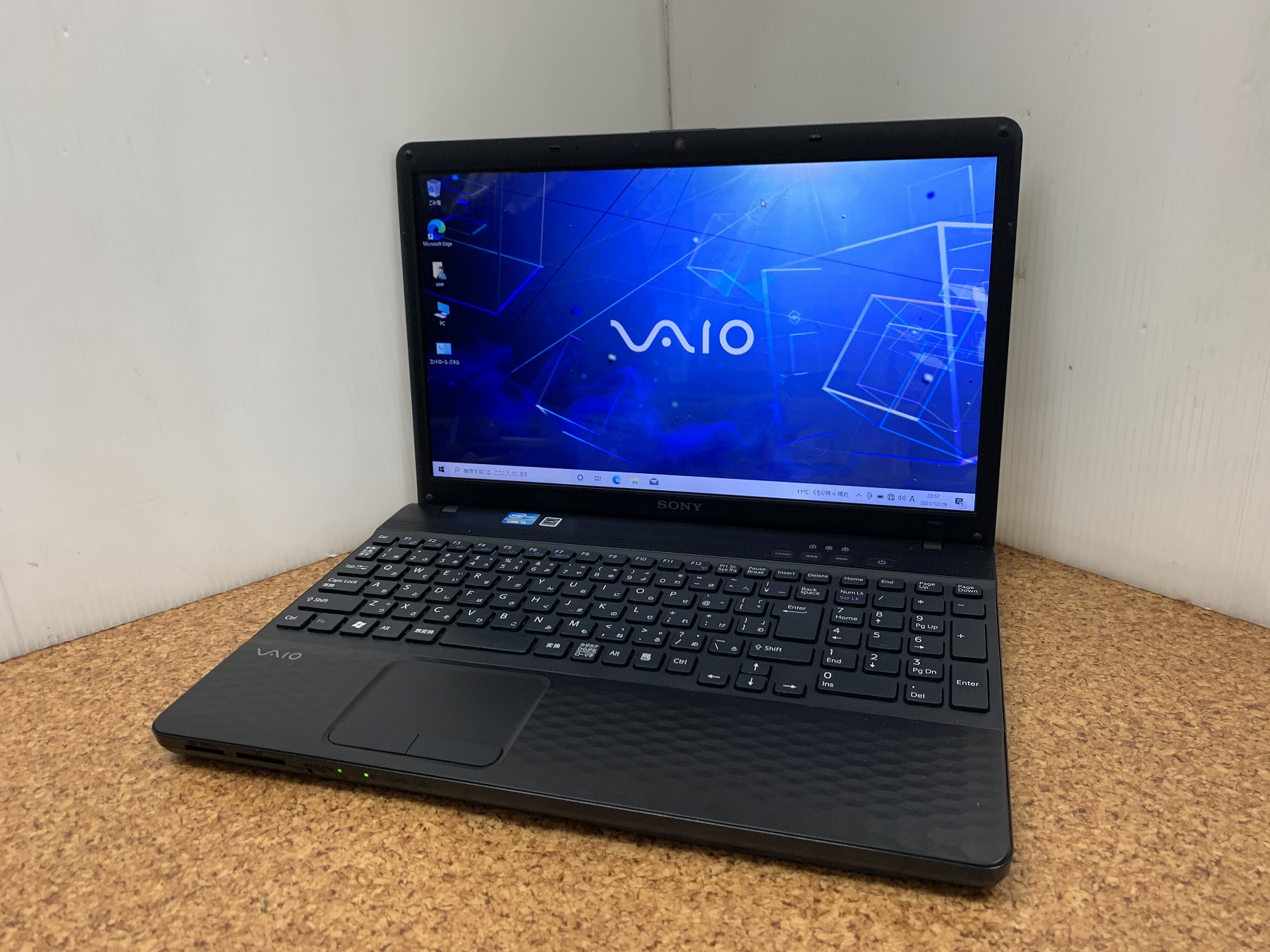 SONY VAIO VPCEH18FJ/B CPU：Core i3 2310M 2.1GHz / メモリ：4GB