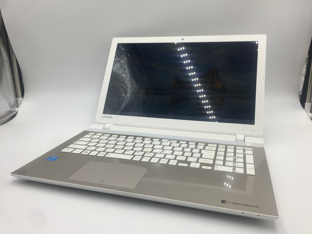 東芝 dynabook T55/TG CPU：Core i3 5015U 2.1GHz / メモリ：4GB / HDD