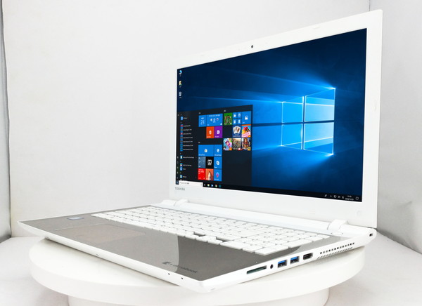 東芝 dynabook T55/UGS CPU：Core i5 6200U 2.3GHz/メモリ：8GB/SSD