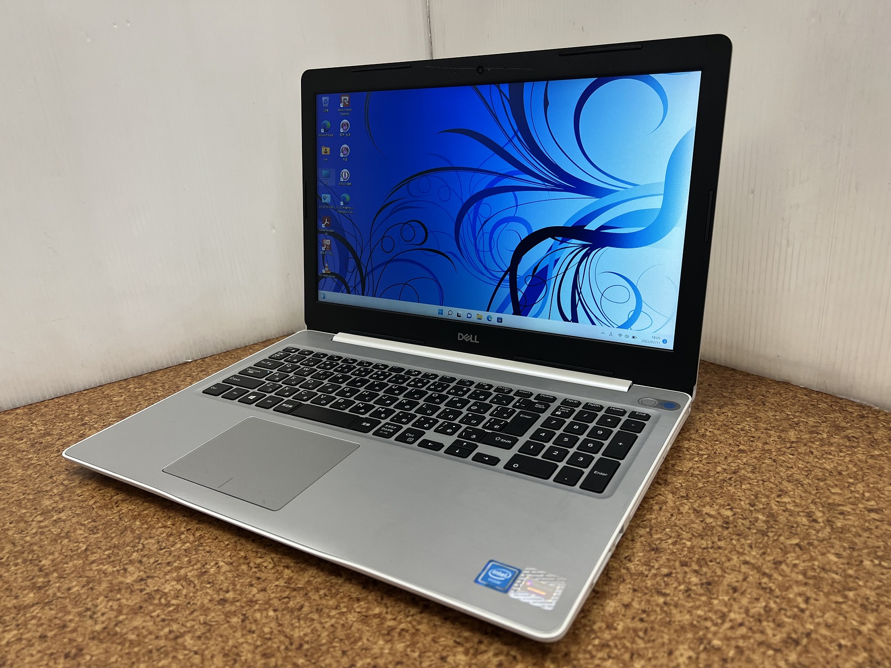 DELL Inspiron 15 5570