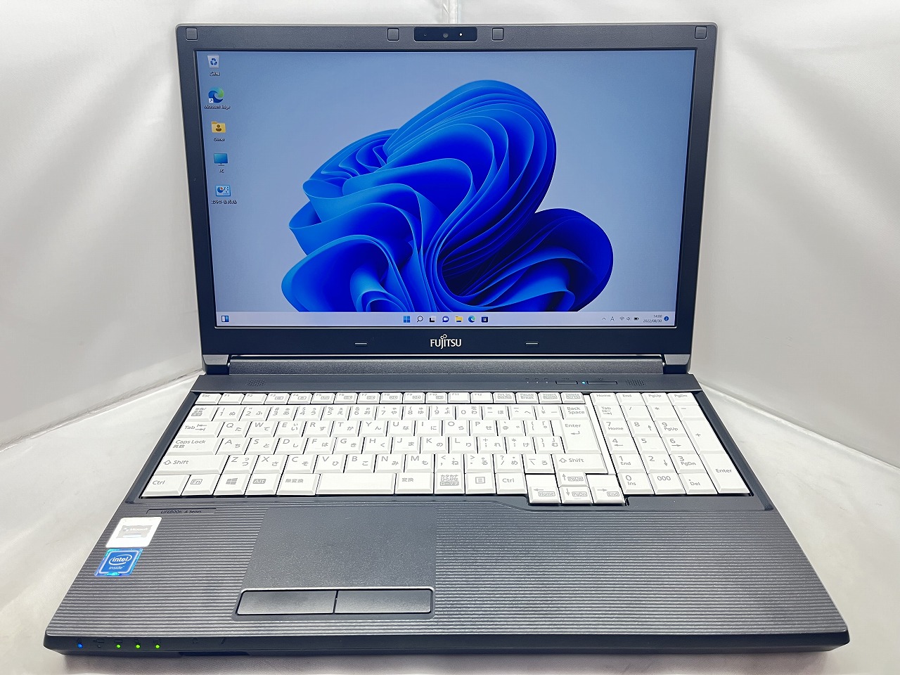 富士通 LIFEBOOK A577/R CPU：Celeron 3965U 2.2GHz / メモリ：4GB