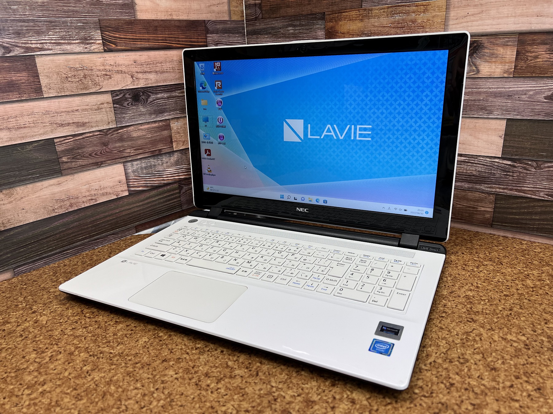 NEC LaVie 第８世代 白 webカメラ 軽い コンパクトPC  訳あり