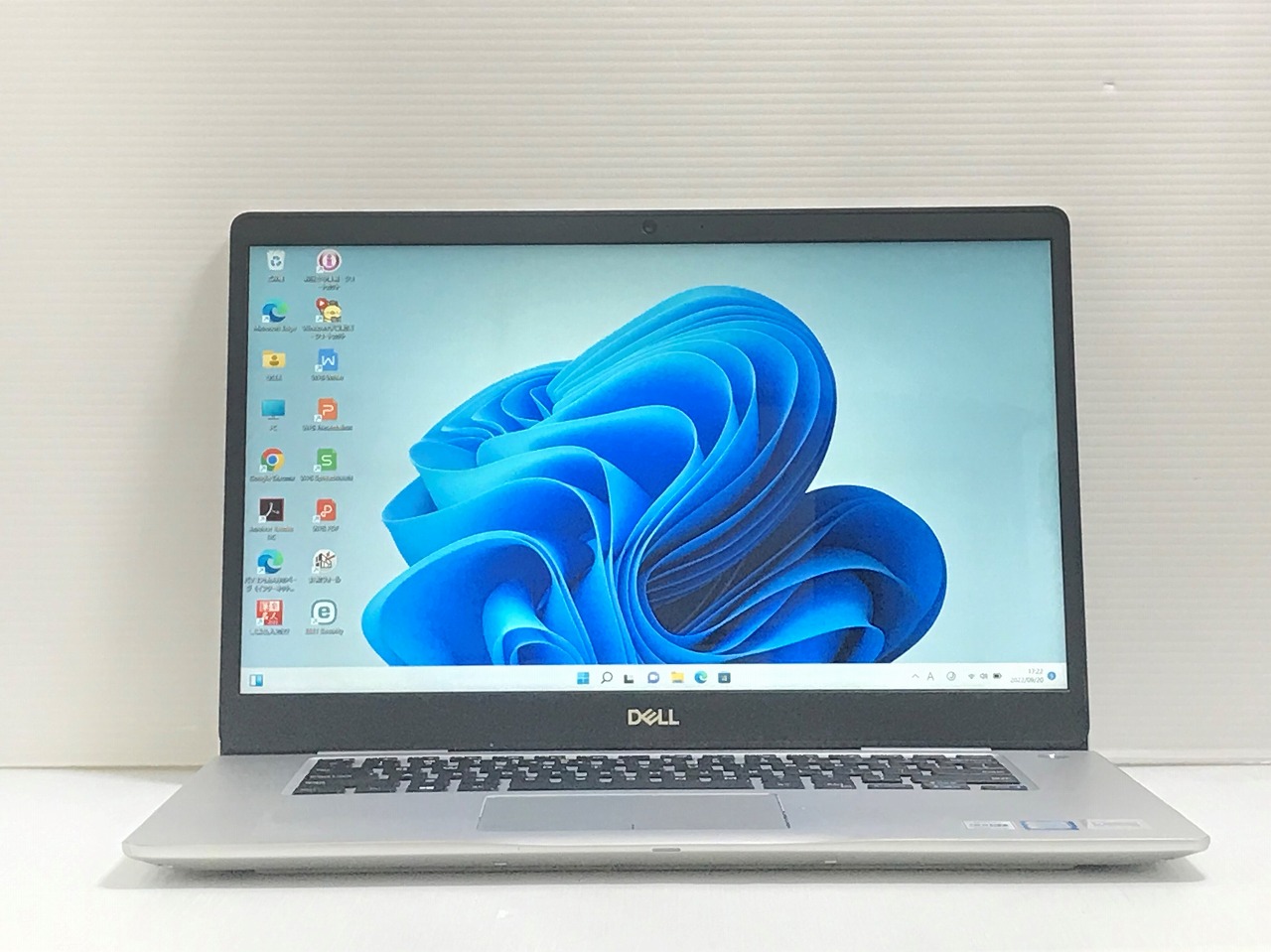 DELL Inspiron 15 7570 CPU：Core i5 8250U 1.6GHz/メモリ：8GB/SSD
