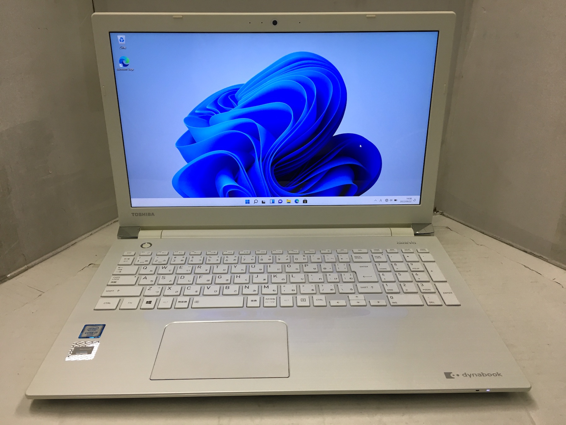 東芝PC 白 i7 SSD カメラ Bl-ray Windows11 Win10