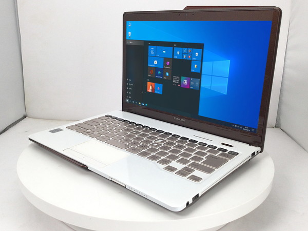 受付終了※大幅値下げ❗️【特価／美品】富士通LIFEBOOK 白い CH75/F3 