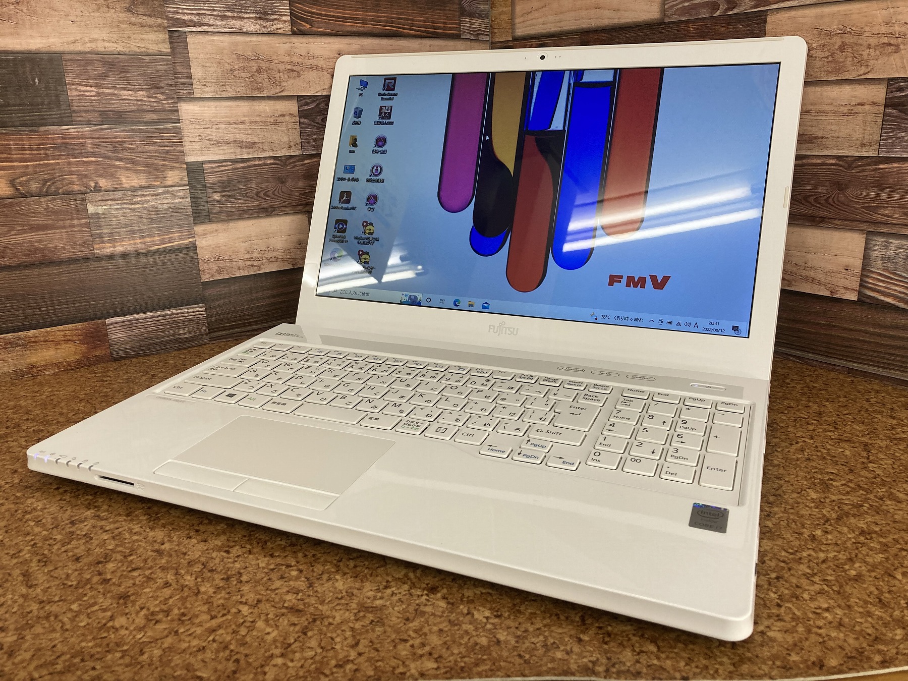 富士通 LIFEBOOK AH53/U CPU：Core i7 4722HQ 2.4GHz / メモリ：8GB