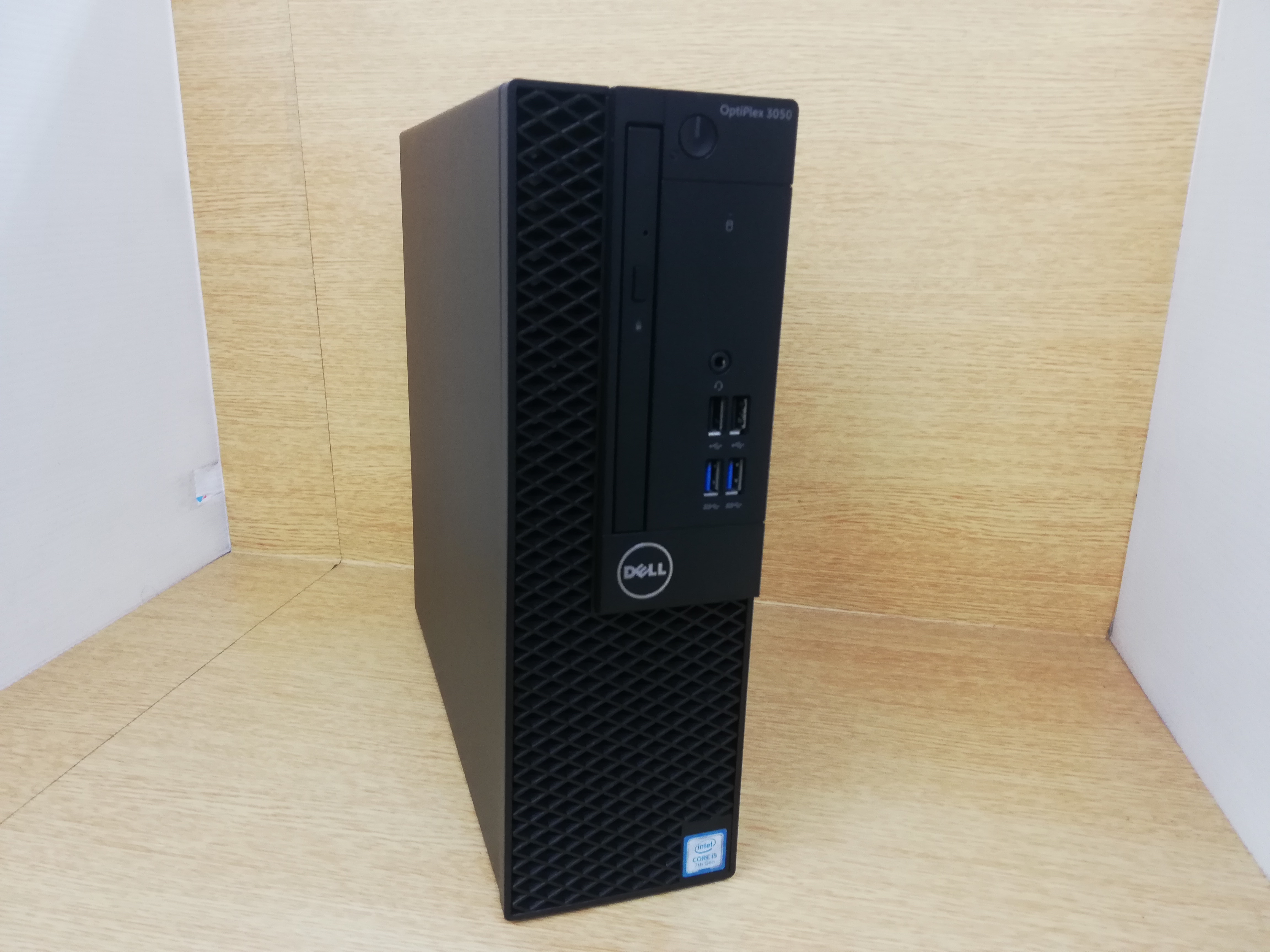 DELL Optiplex 3050 CPU：Corei5-7500 3.4GHz/メモリ：8GB/SSD：120GB