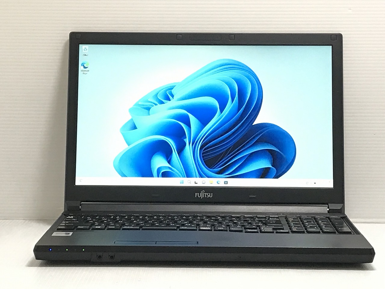 富士通 LIFEBOOK A576/P CPU：Core i5 6300U 2.4GHz / メモリ：8GB