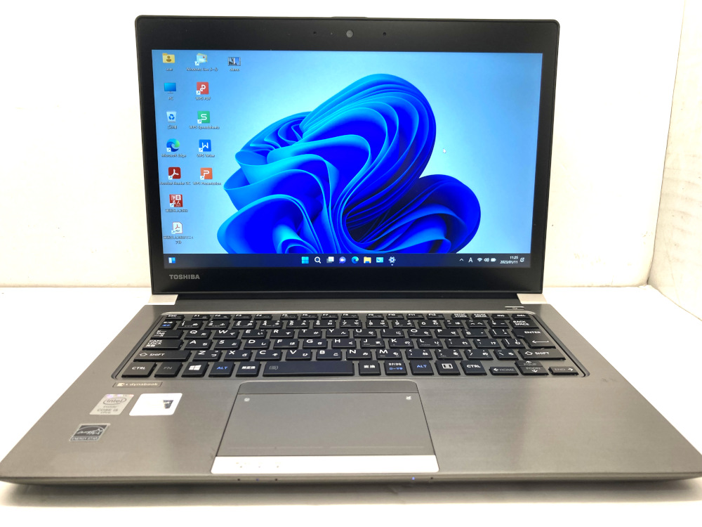 東芝 dynabook R63/P CPU：Core i5-5300U 2.3GHz / メモリ：8GB / SSD