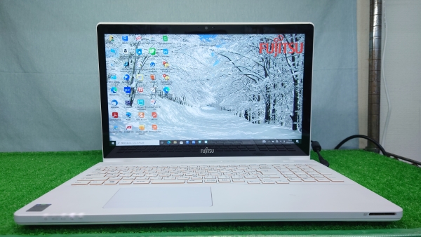 富士通 LIFEBOOK AH77/M CPU：Core i7-4702HQ 2.2GHz / メモリ：8GB