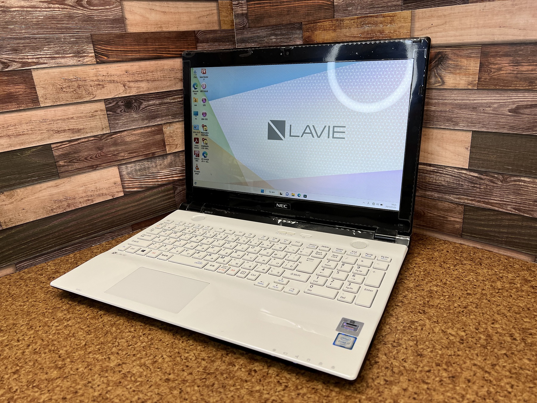 NEC LaVie NS700/D CPU：Core i7 6500U 2.5GHz / メモリ：8GB