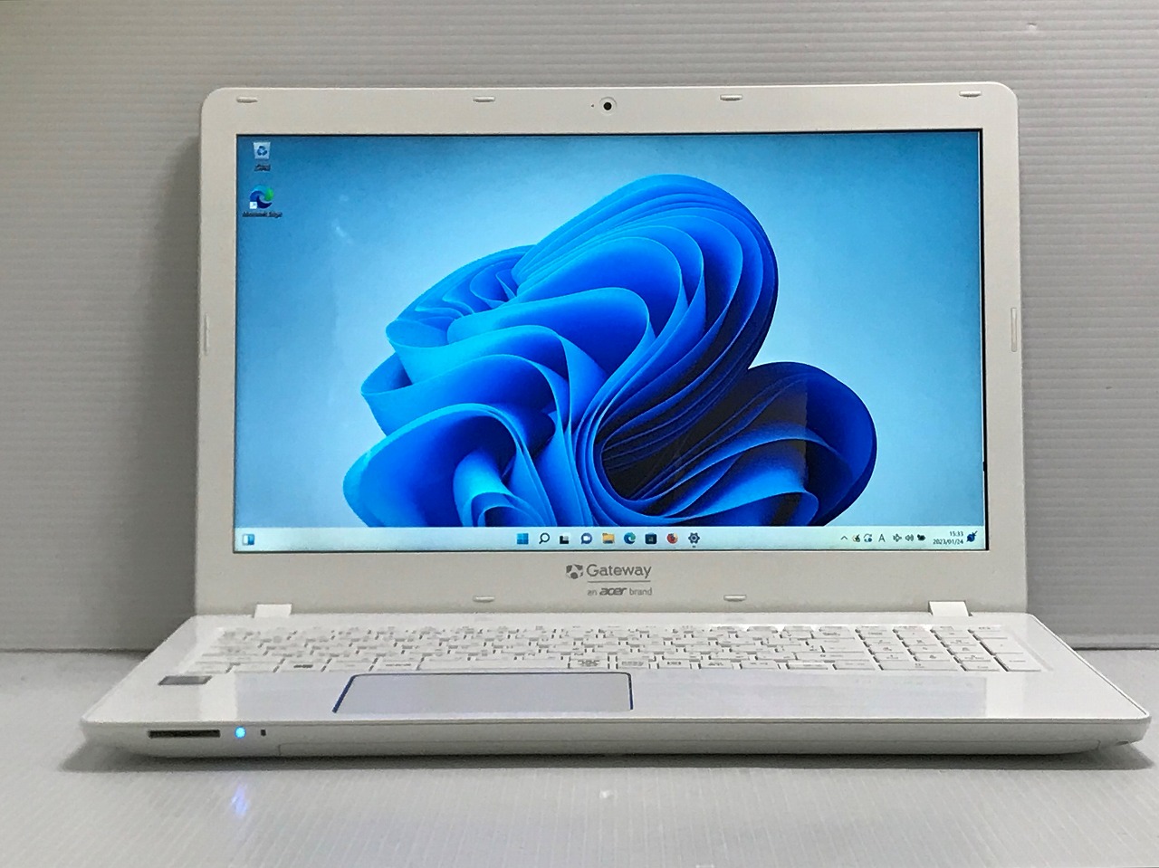 Gateway NE574 CPU：Core i3 6006U 2GHz / メモリ：8GB / SSD：240GB