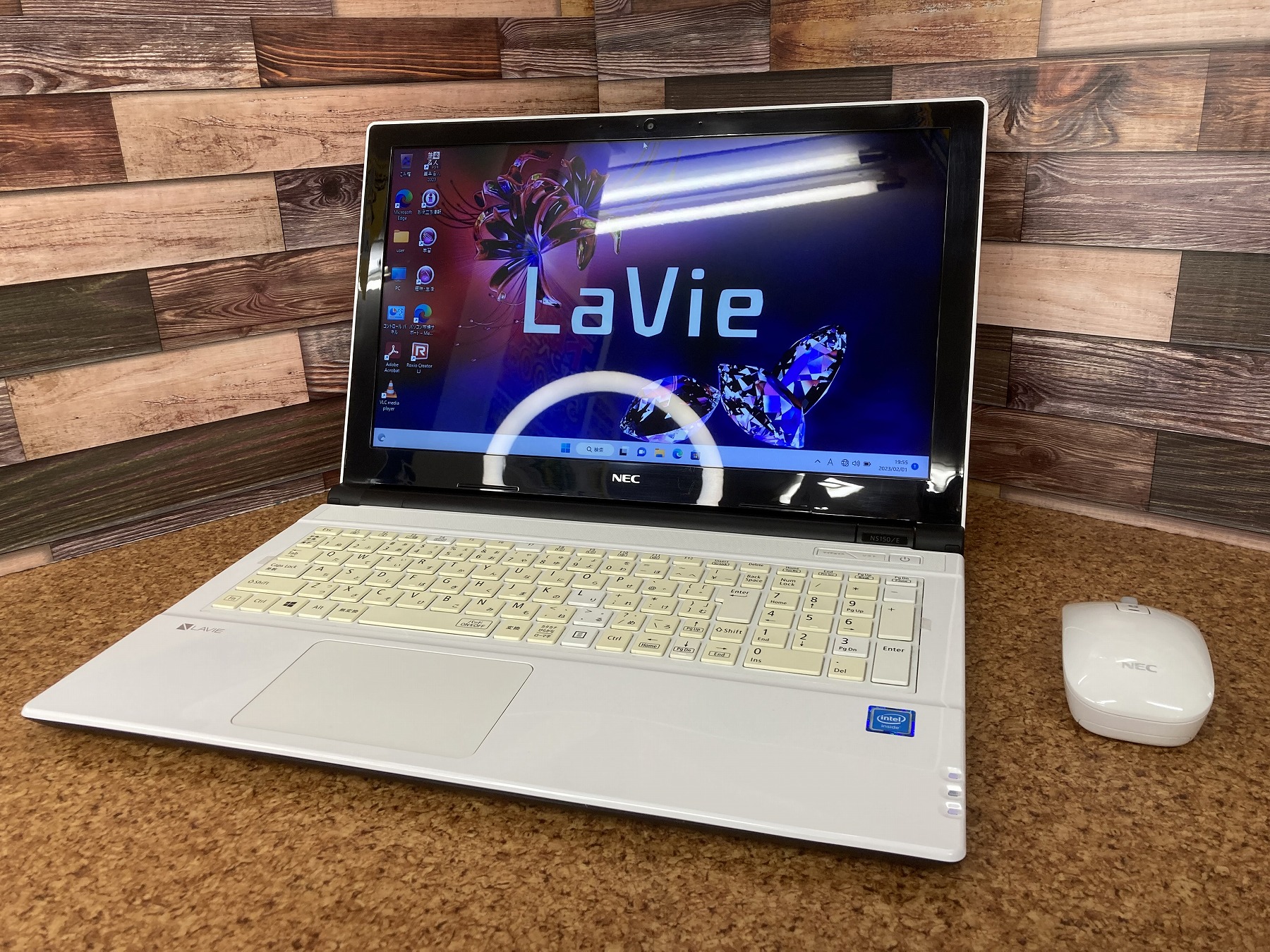 NEC LaVie 第８世代 白 webカメラ 軽い コンパクトPC  訳あり