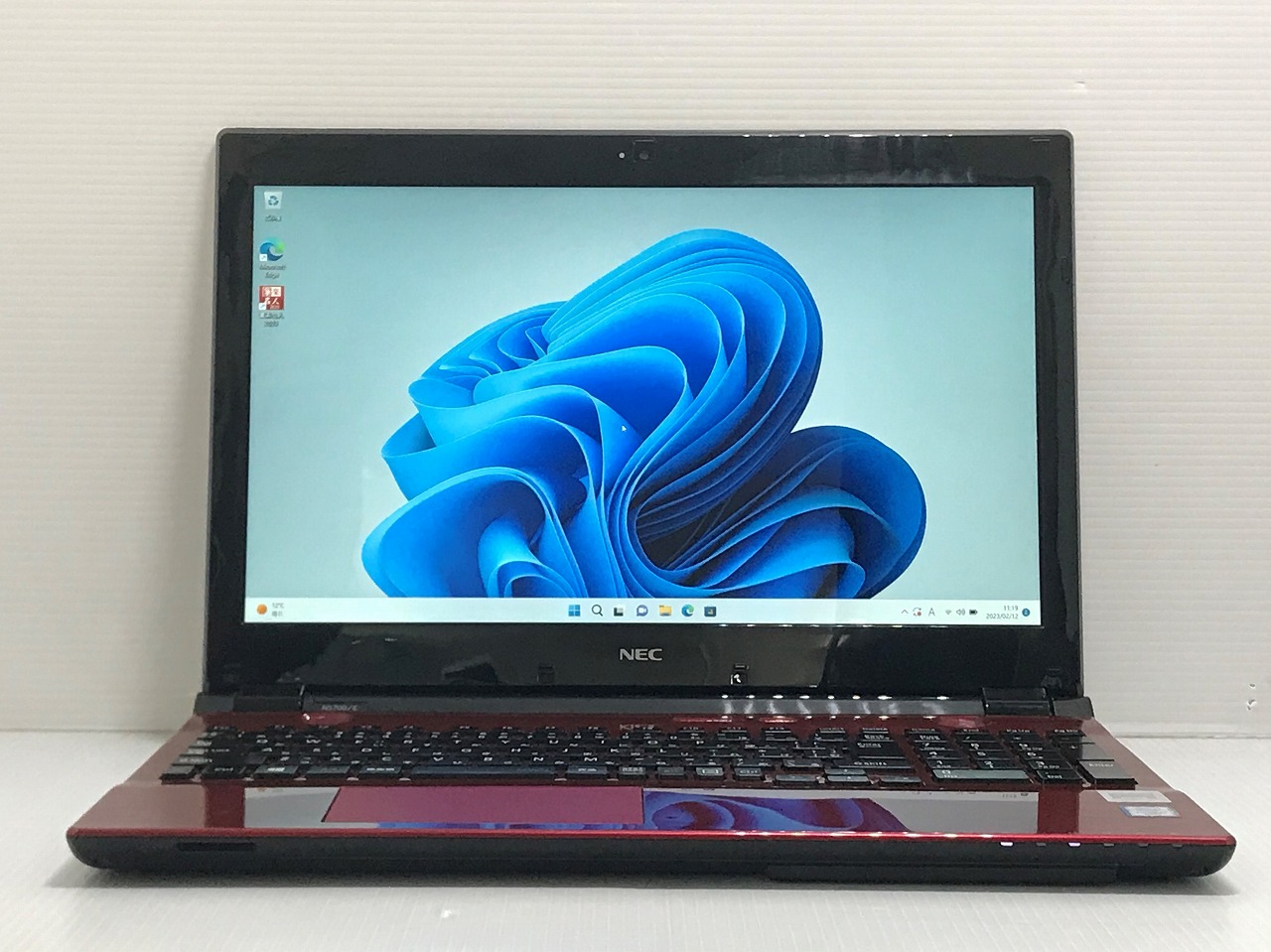 NEC LaVie PC-NS700EAR-E3 CPU：Core i7 6500U 2.5GHz / メモリ：8GB