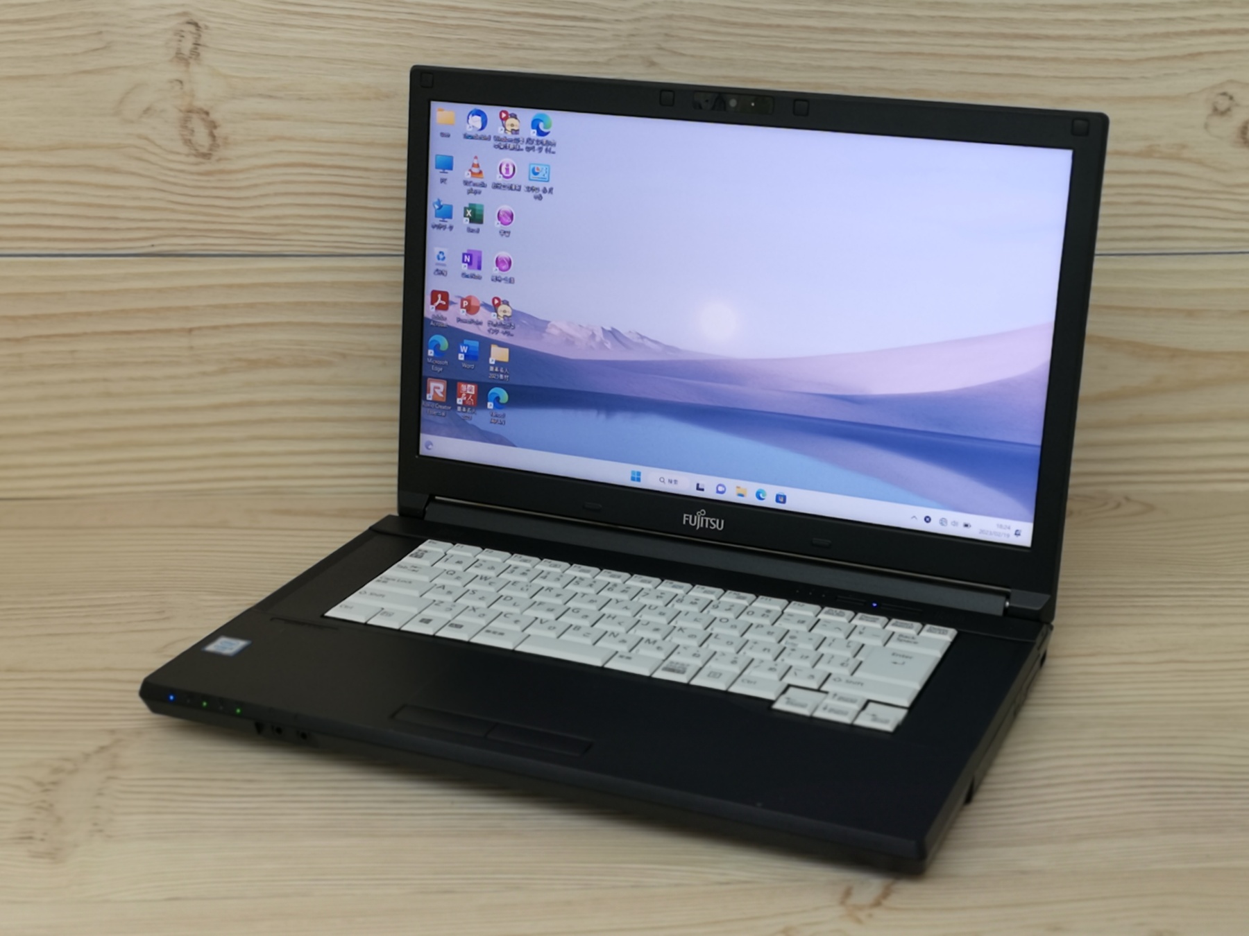富士通 LIFEBOOK A576/P (Office 2021 Home & Business 搭載モデル 