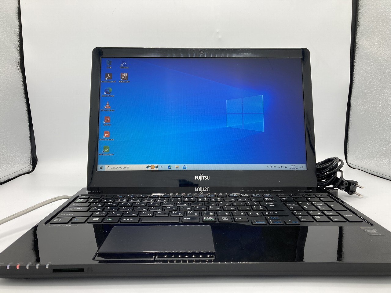 富士通 LIFEBOOK AH45/U CPU：Core i3 5005U 2GHz / メモリ：8GB / SSD