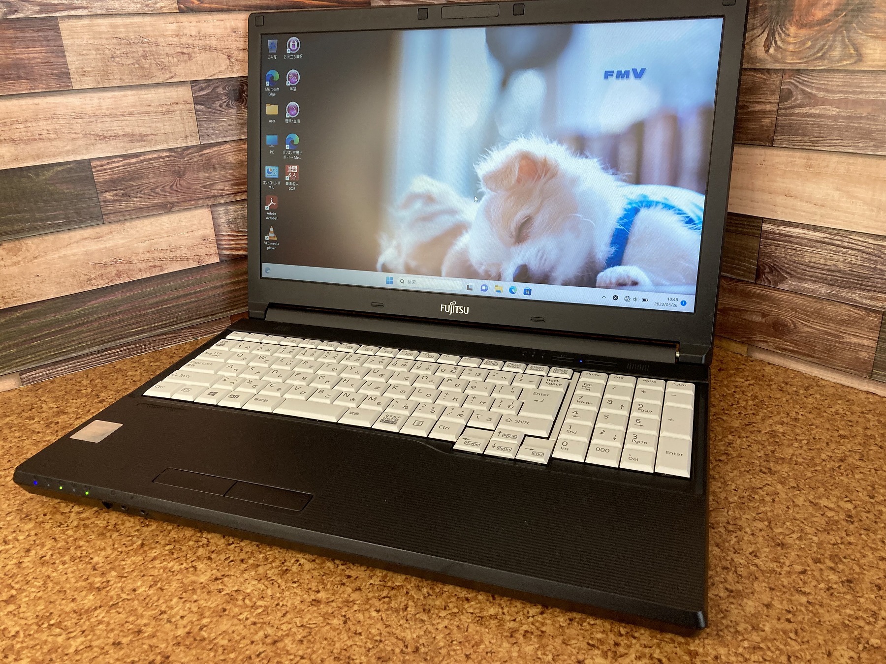 富士通 LIFEBOOK A576/P CPU：Core i3 6100U 2.3GHz / メモリ：8GB