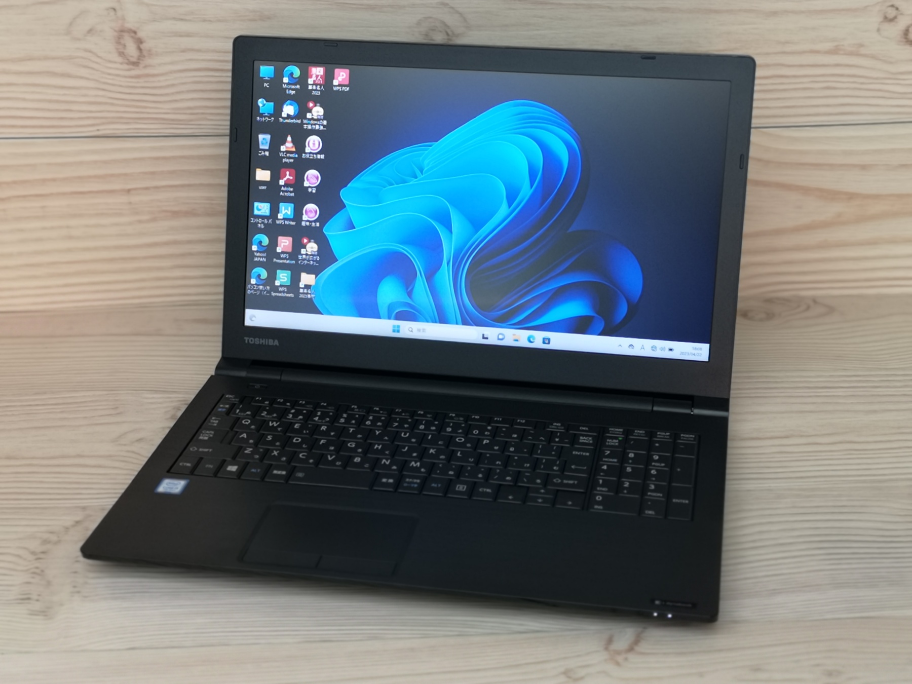 東芝 dynabook B65/J CPU：Core i3 7020U 2.3GHz / メモリ：8GB / SSD