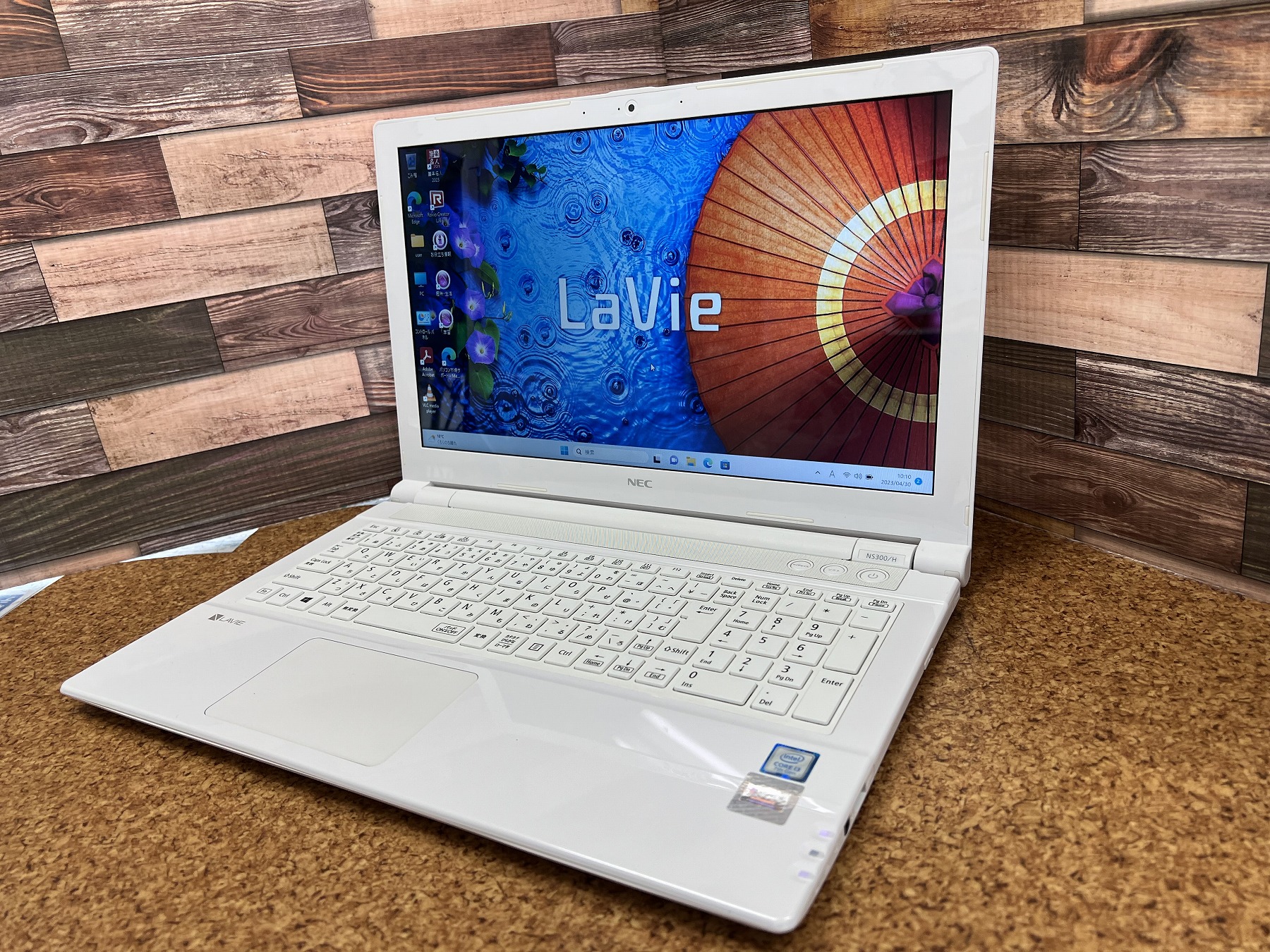 NEC LaVie 第８世代 白 webカメラ 軽い コンパクトPC  訳あり