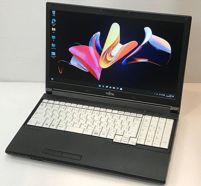 富士通 LIFEBOOK A577/R (Corei5,ﾒﾓﾘ8GB,SSD,WiFi,テンキー,Win11