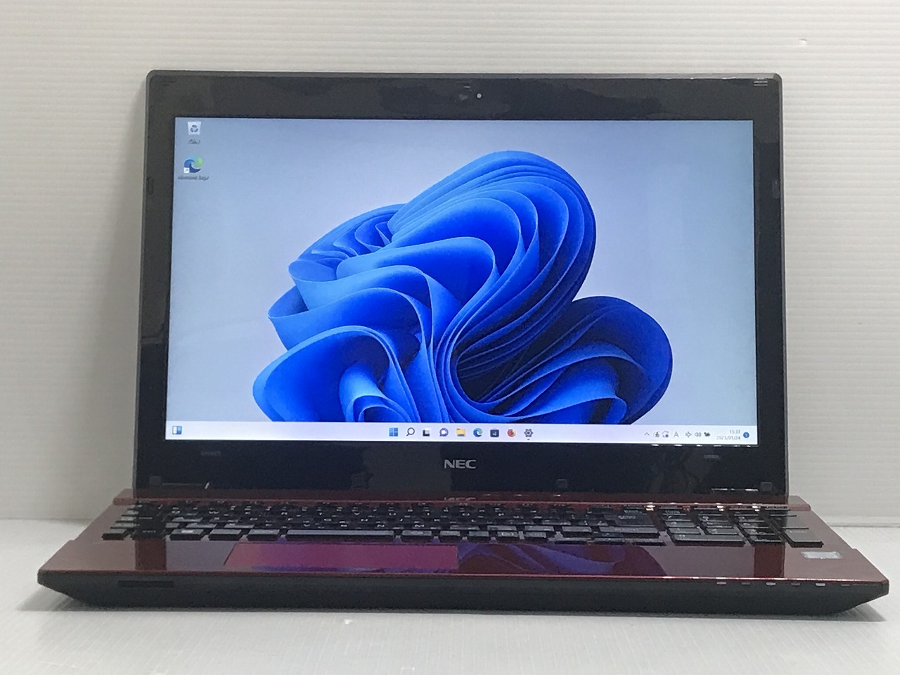 NEC LaVie PC-NS350GAR-E3 CPU：Core i3 7100U 2.4GHz / メモリ：8GB