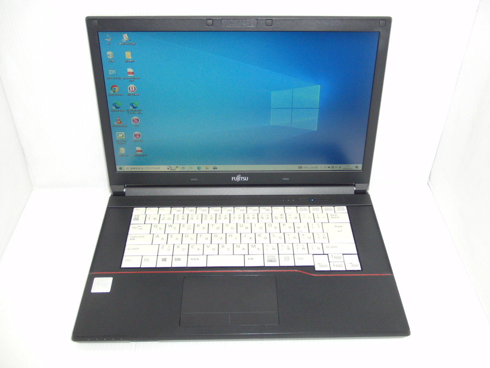 富士通 LIFEBOOK A574/M CPU：Celeron 2950M 2GHz / メモリ：8GB / SSD