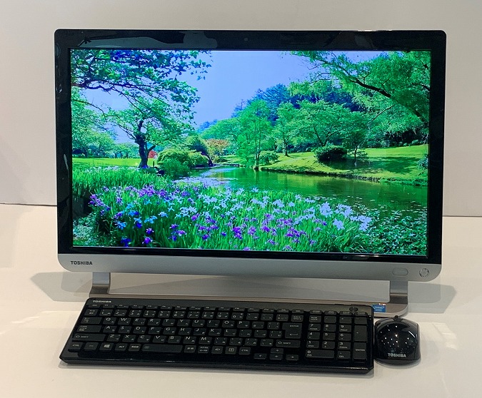 TOSHIBA REGZA PC D713