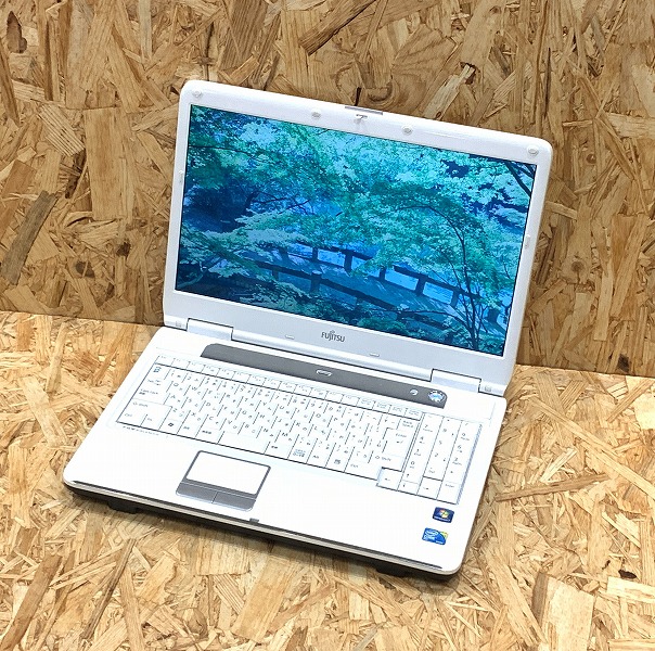 FUJITSU FMV LIFEBOOK NFE50【 Windows10 テンキー付きキーボード DVD