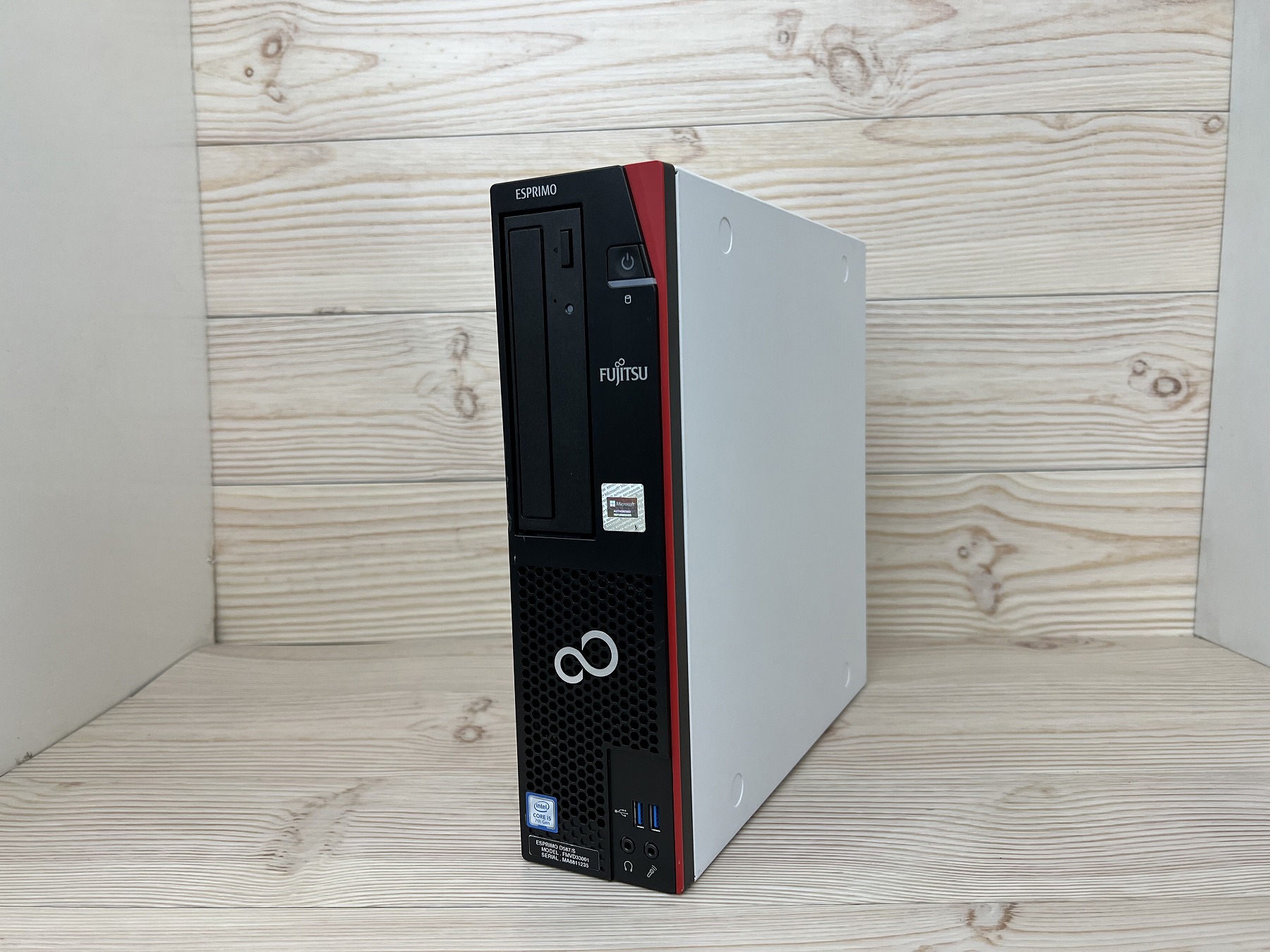 富士通 ESPRIMO D587/S CPU：Core i5 7500 3.4GHz / メモリ：8GB / SSD