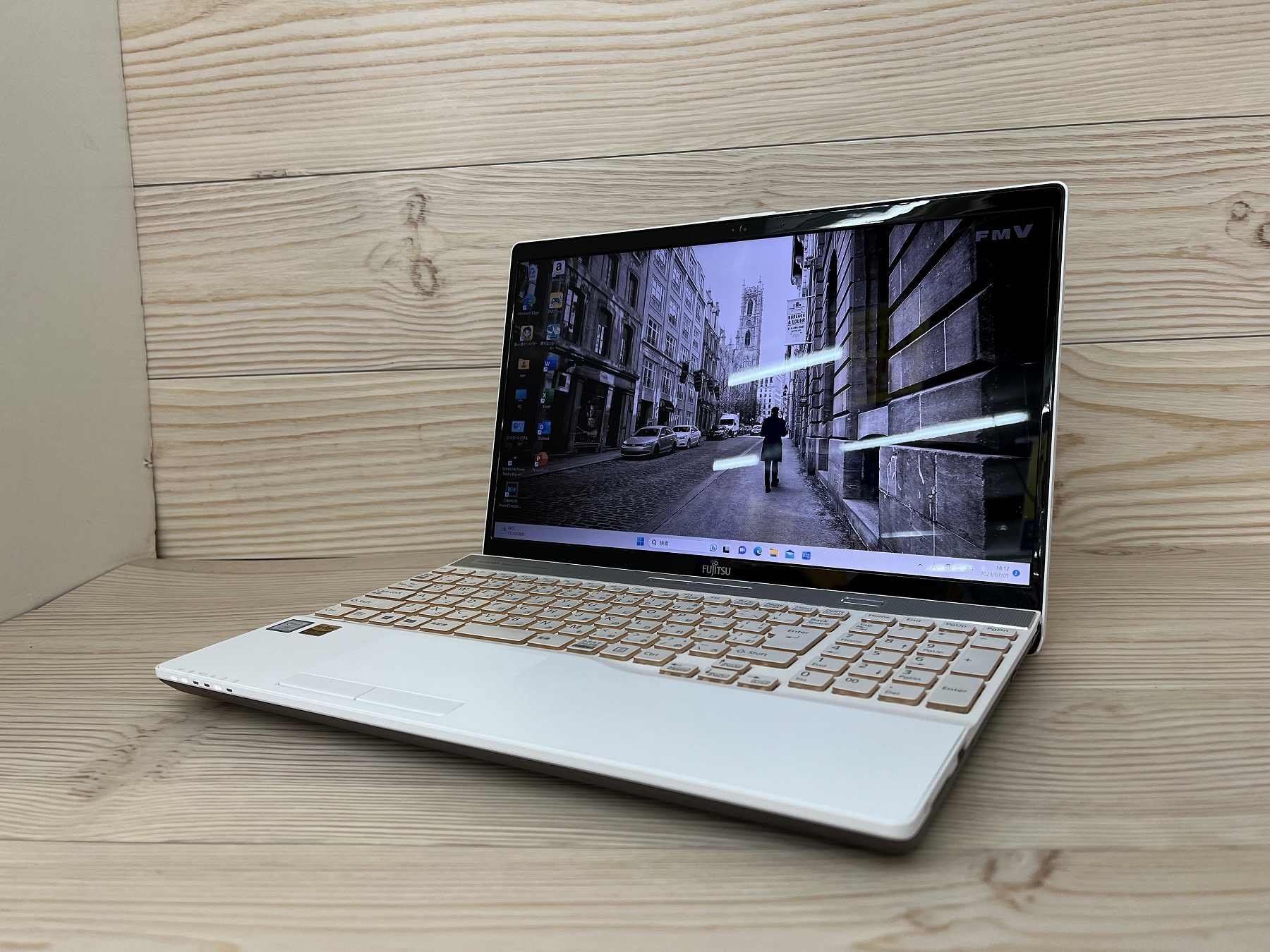 富士通 LIFEBOOK AH53/B3 CPU：Core i7 8550U 1.8GHz / メモリ：8GB