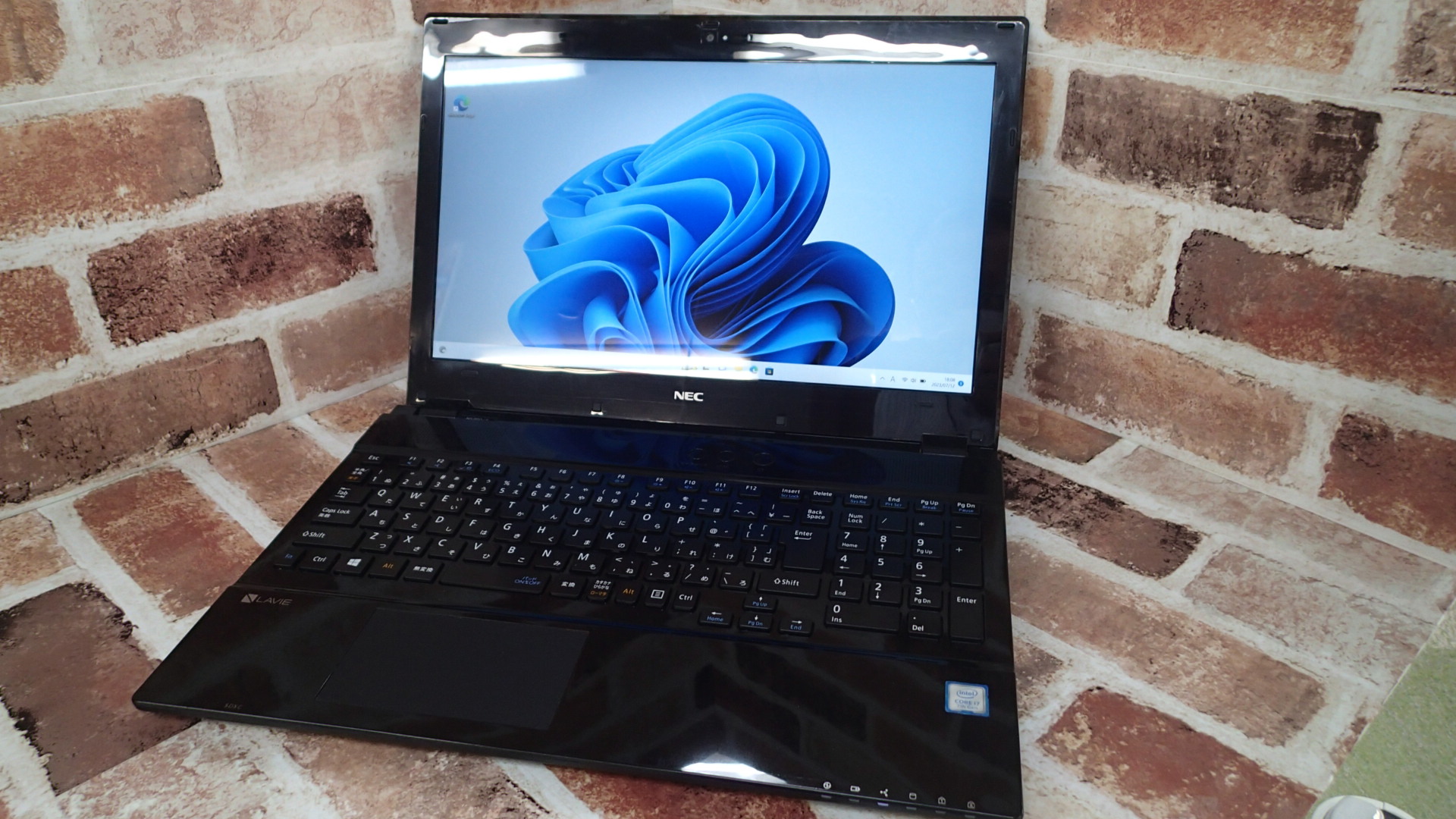 NEC LAVIE PC-NS700FAB-E3 CPU:Corei7-7500U@2.70GHz メモリ：8GB SSD