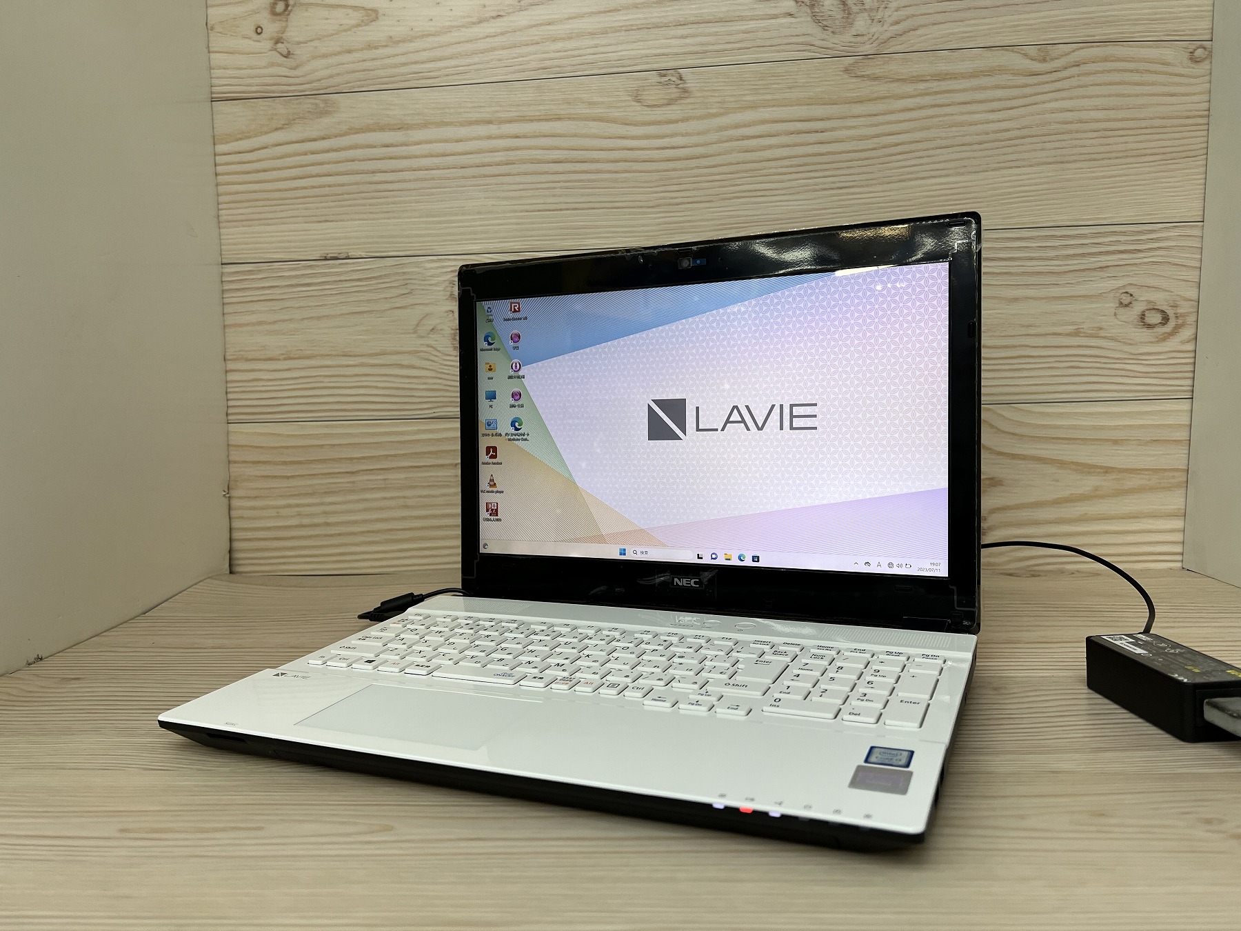 【高性能・新品SSD】人気の白色 NEC LaVie NS350