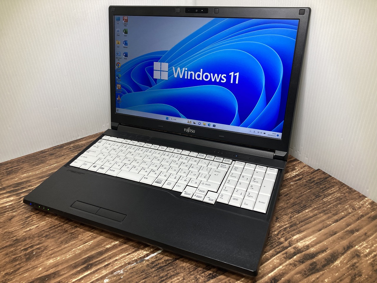 富士通 LIFEBOOK A577/R 中古ノートパソコンが激安販売中！ 中古