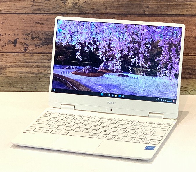 NEC LaVie 第８世代 白 webカメラ 軽い コンパクトPC  訳あり