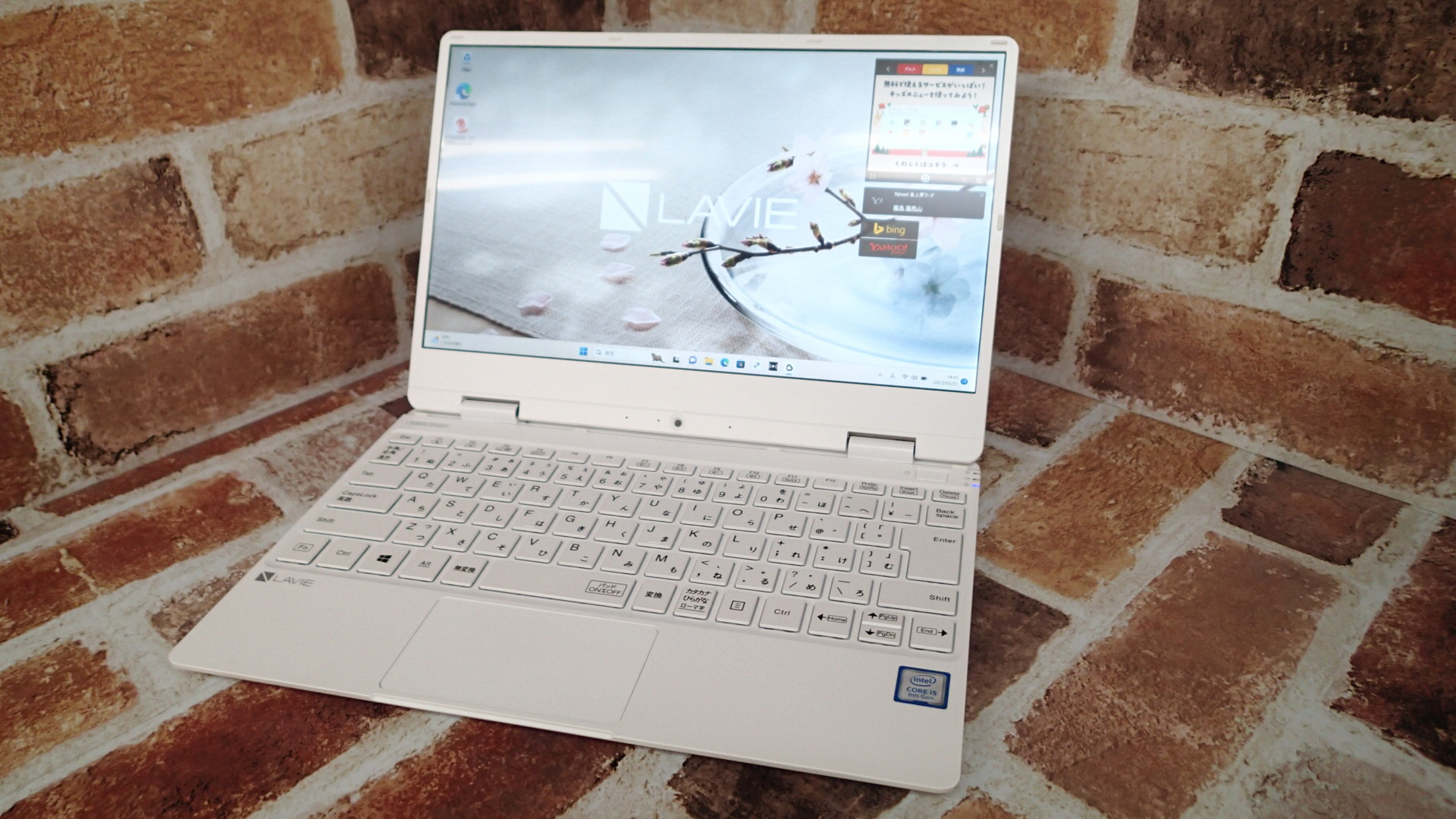 NEC LaVie PC-GN13F68AS CPU:Corei5-8200Y@1.30GHz メモリ:8GB SSD
