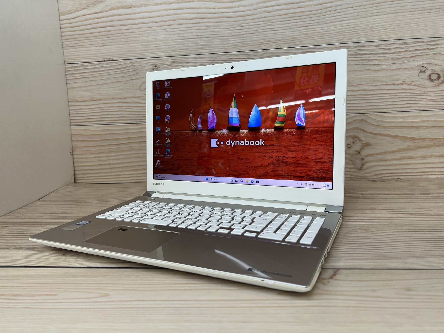 東芝 dynabook T55/FG CPU：Core i3 7130U 2.7GHz / メモリ：8GB / SSD